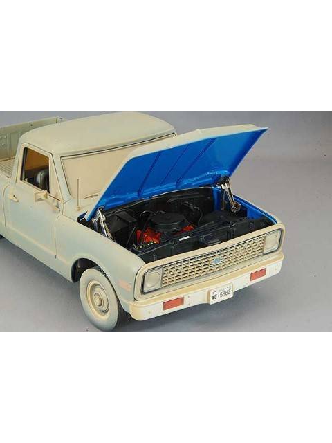 ハイウェイ61 1/18 1971 シボレー C-10 with レザーフェイス フィギュア 「悪魔のいけにえ / The Texas Chain Saw Massacre(1974)」