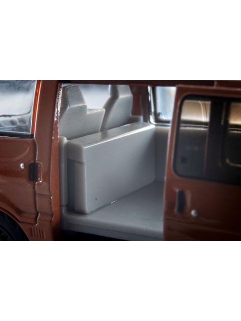 トミカリミテッドヴィンテージ ネオ LV-N310d マツダ ボンゴブローニイ バン カスタム仕様 (茶) ルーフキャリア、フィギュア付