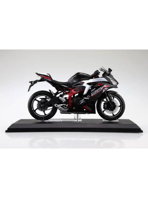 1/12 完成品バイク KAWASAKI Ninja ZX-25R メタリックスパークブラック×パールフラットスターダストホワイト