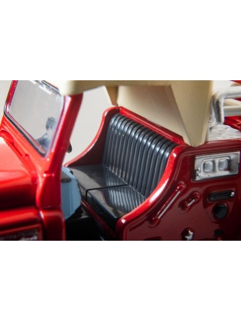 トミカリミテッドヴィンテージ LV-31c 日産 パトロール ポンプ消防車 (フィギュア付)