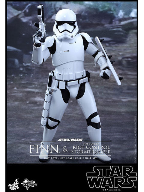 HOTTOYS Movie Masterpiece 1/6 Scale Finn &amp; F.O. Stormtrooper (Riot Control Version)