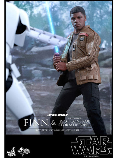 HOTTOYS Movie Masterpiece 1/6 Scale Finn &amp; F.O. Stormtrooper (Riot Control Version)